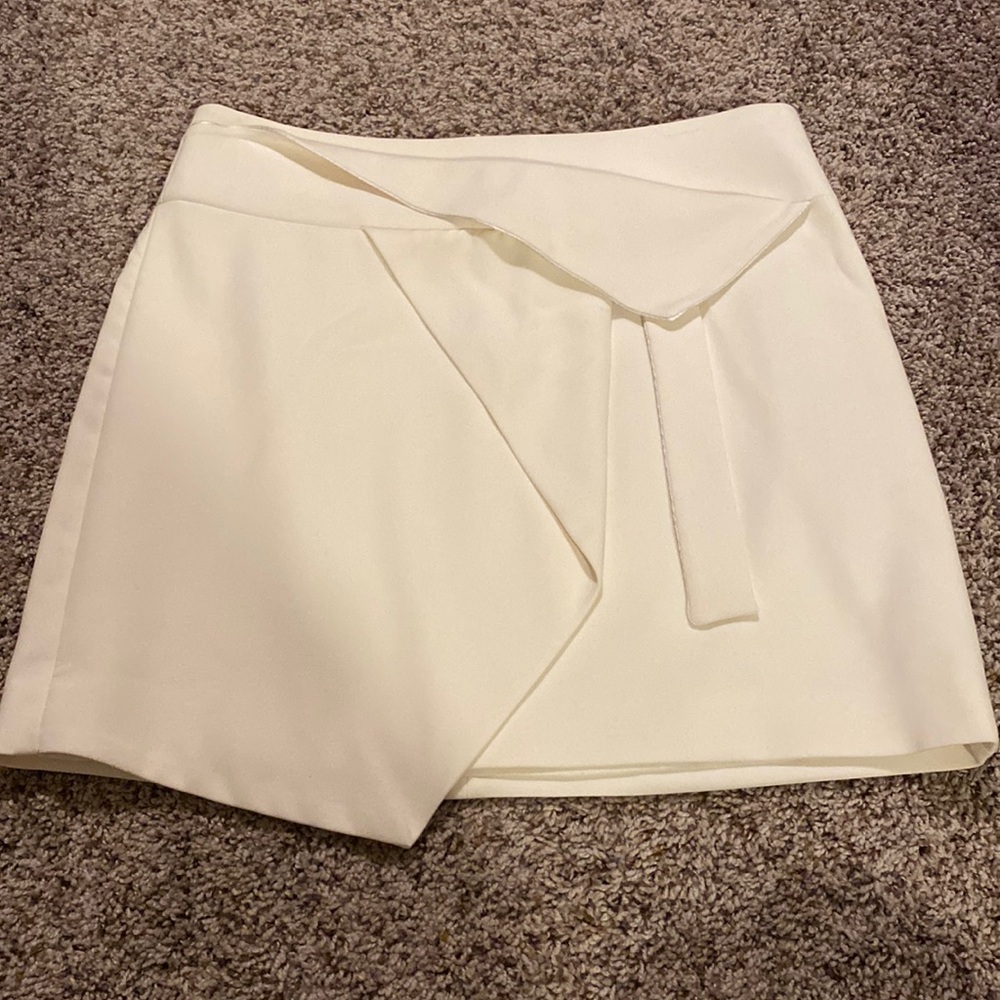 Halston Heratige skirt
